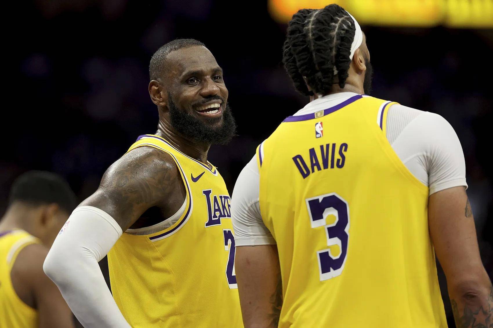 浓眉哥巅峰对决，萨拉赫与60激战巴塞罗那分钟，关键助攻胜负难料！