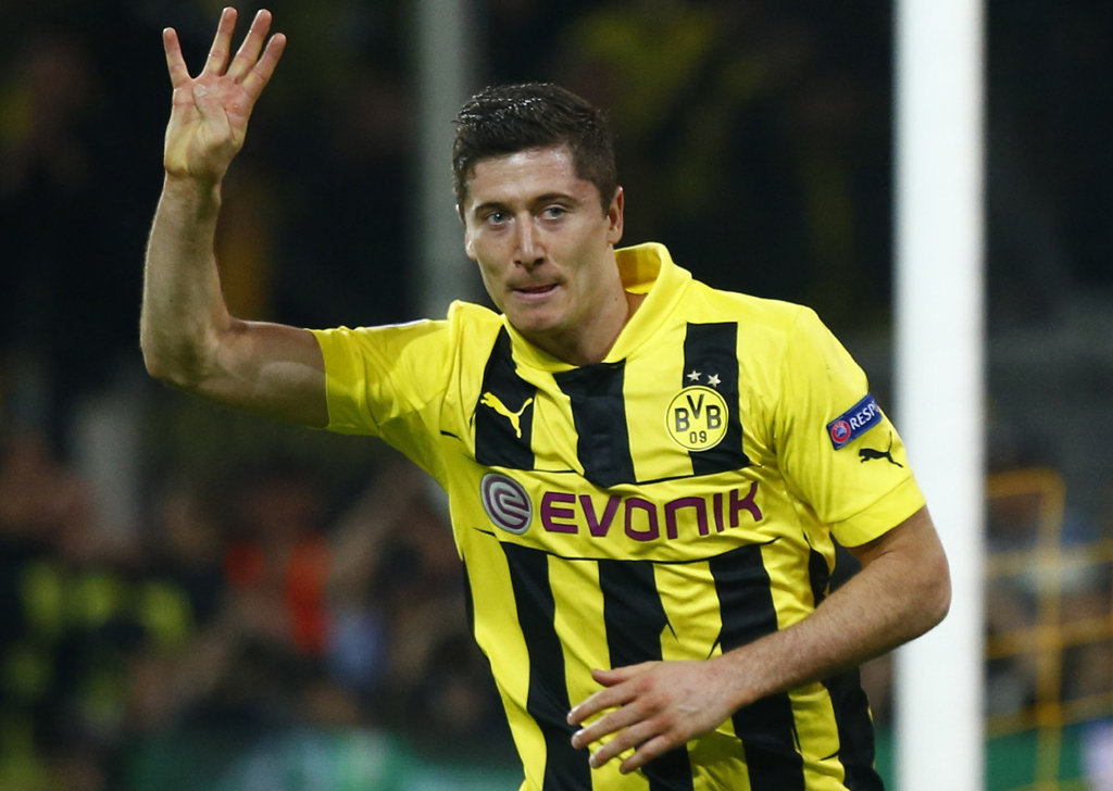 莱万赛后谦逊发言登热搜,多特蒙德大胜广州队引发热议(莱万是哪个球队) 莱万赛后谦逊发言登热搜,多特蒙德大胜广州队引发热议(莱万是哪个球队)